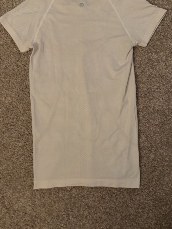 lululemon athletica Tops - lululemon athletica women’s White Swiftly Tech Performance Tee